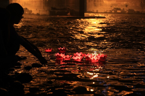 1646363271641130.jpg 河灯会.JPG