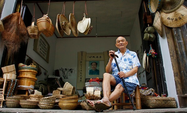 1646363280580326.jpg 古街.老店.老人.JPG