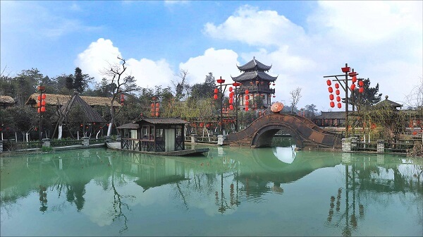 1646364160519350.jpg 邛崃中国酒村---醉乡倩影.jpg