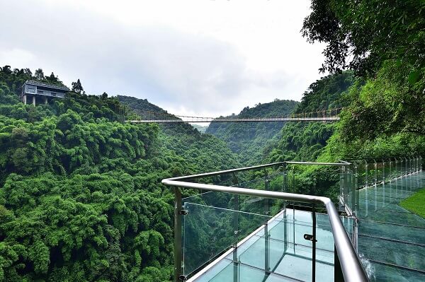 高空玻璃栈道 (2).jpg