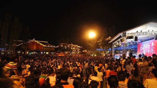 1646363238562339.jpg 带把吉他去平乐 彭明权拍摄.JPG
